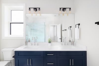 Improve The Aesthetic Appeal of Your Bathroom With Professional Mirror Repair!