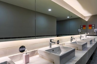 Professional Bathroom Mirror Repair is Available To Homes and Businesses Alike!